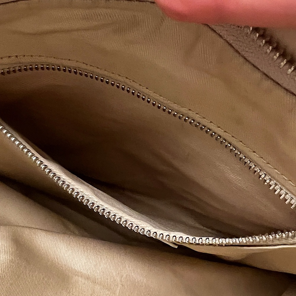 La CANADIENNE Quiet Luxury Cream Leather Handbag Crossbody Adjustable Strap - Picture 7 of 13